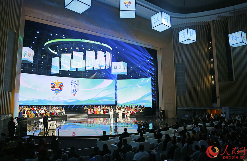 第十七届“汉语桥”世界中学生中文比赛总决赛现场。人民网记者 崔新耀摄